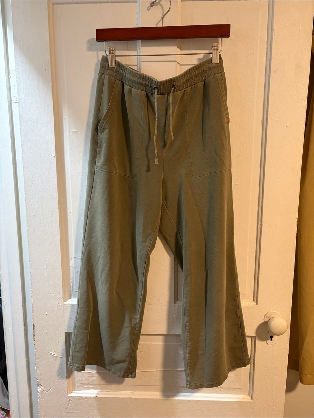 Tentree Women’s Olive Green Wide-Leg Drawstring Crop Pants